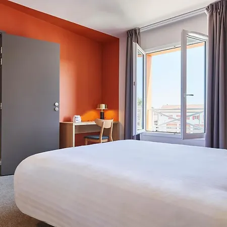 Logis Hotel Larivaut, Puy-Guillaume Puy-Guillaume
