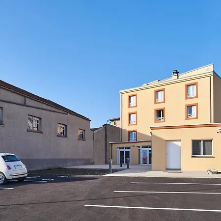 Logis Hotel Larivaut, Puy-Guillaume 3*
