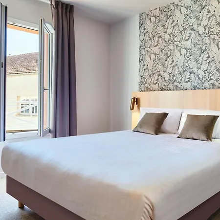 Logis Hotel Larivaut, Puy-Guillaume 3* Puy-Guillaume